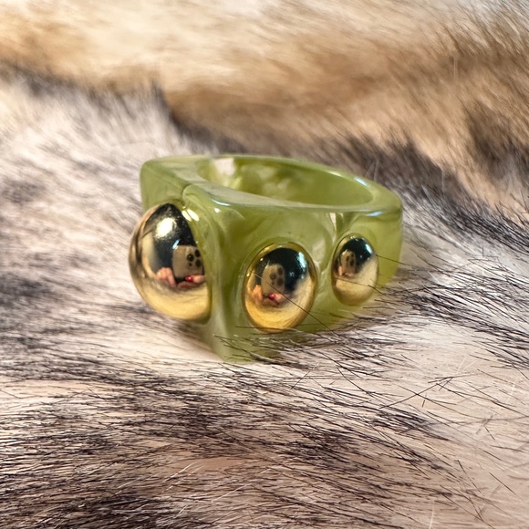 Retro Sage Gold Bubble Resin Statement Ring - Picture 3 of 7